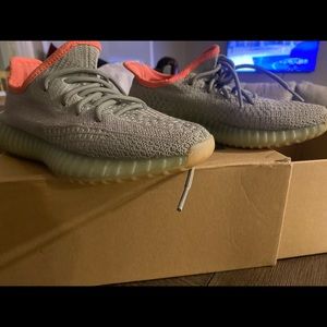 Yeezy Boost 350 V2 Dessage
